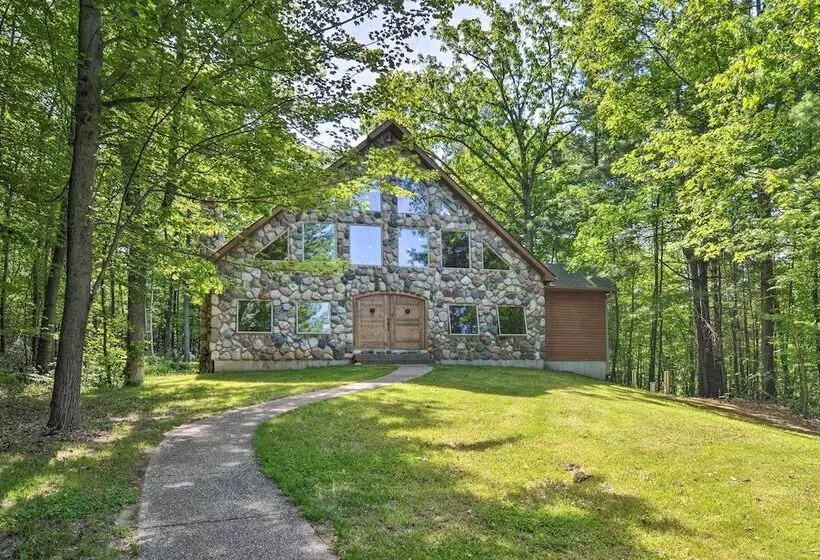 Cabin On Lake W/ 63 Acres & Trails + Guest House!