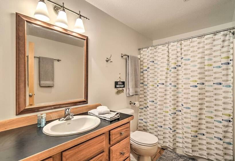 Cabin On Lake W/ 63 Acres & Trails + Guest House!