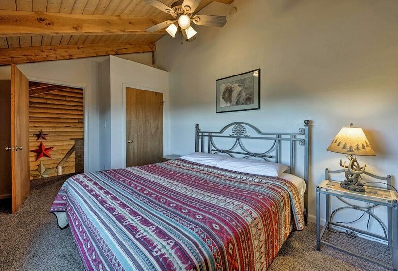 Cabin W/ Fire Pit, Views & Bbq: 18 Mi To Moab!