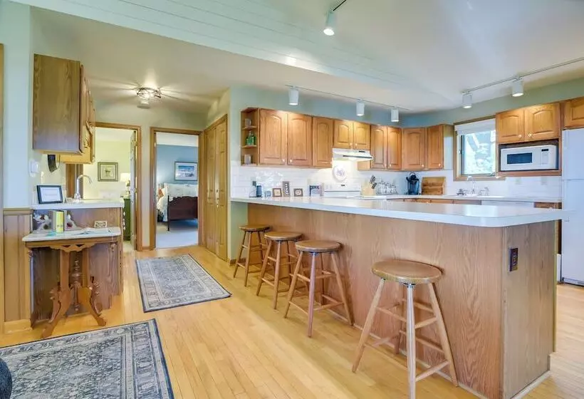 Calm Stewartstown Cottage On 90 Acres W/ Barn