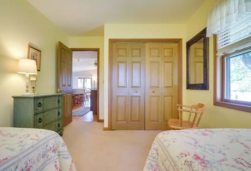 Calm Stewartstown Cottage On 90 Acres W/ Barn