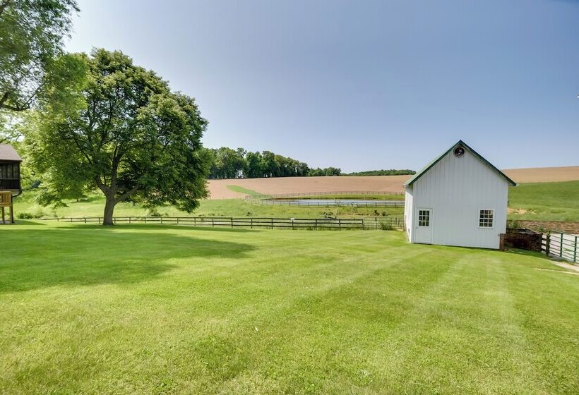 Calm Stewartstown Cottage On 90 Acres W/ Barn