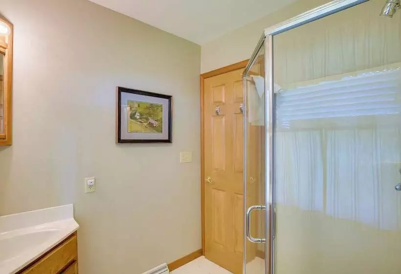 Calm Stewartstown Cottage On 90 Acres W/ Barn