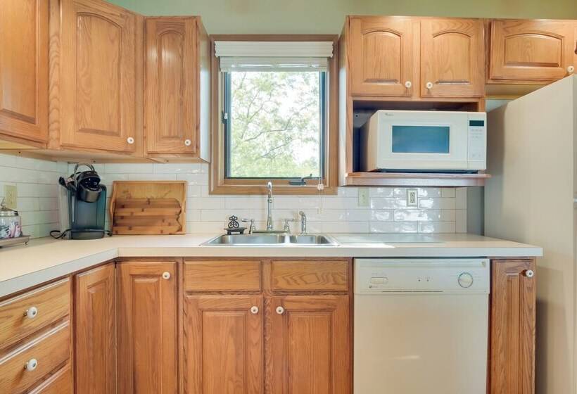 Calm Stewartstown Cottage On 90 Acres W/ Barn