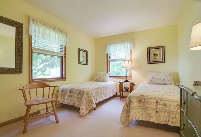 Calm Stewartstown Cottage On 90 Acres W/ Barn