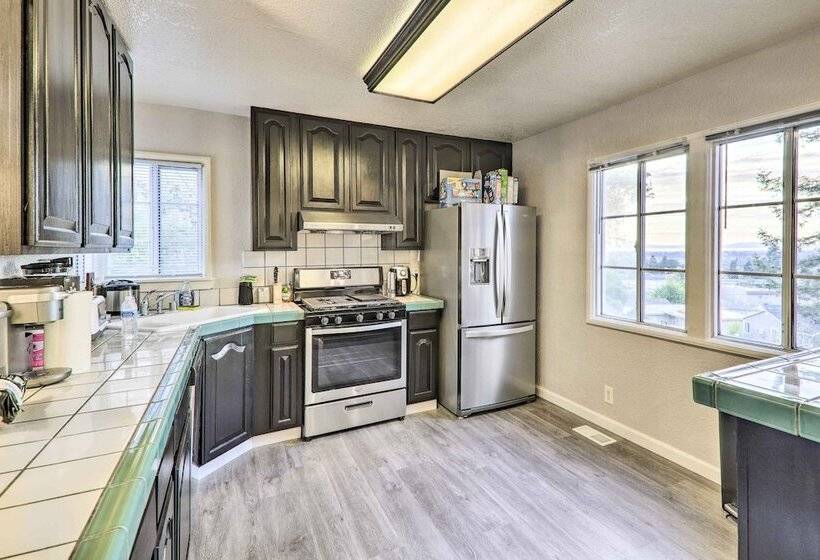 Castro Valley Home W/ Bay Area Views!