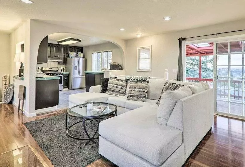 Castro Valley Home W/ Bay Area Views!