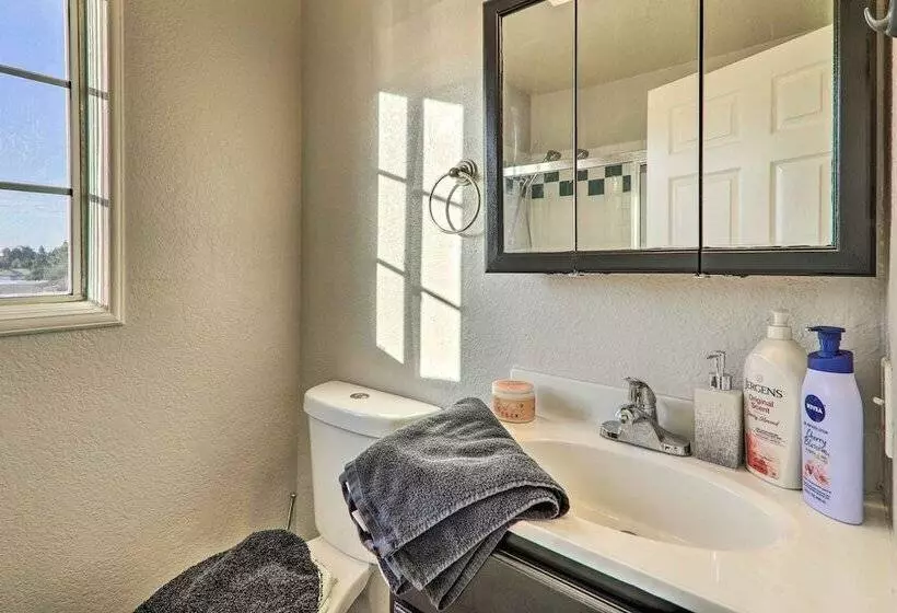 Castro Valley Home W/ Bay Area Views!