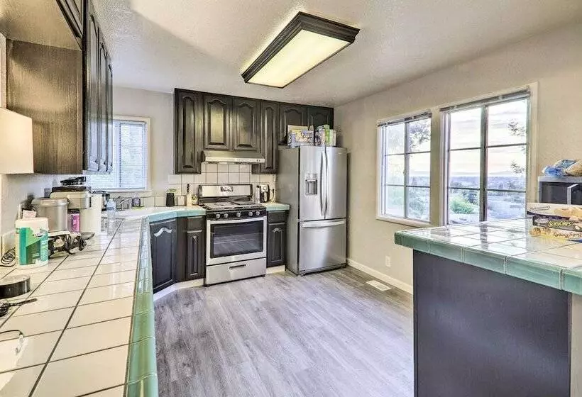 Castro Valley Home W/ Bay Area Views!