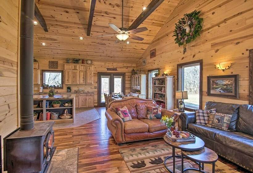 Centerville Cabin Rental: 68 Mi To Nashville!