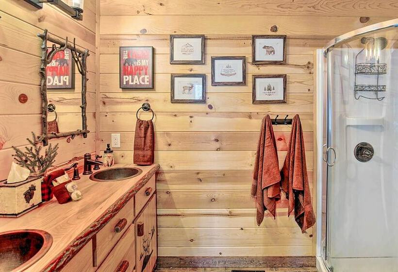 Centerville Cabin Rental: 68 Mi To Nashville!