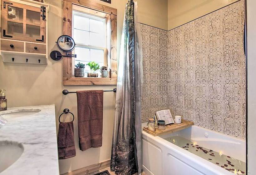 Centerville Cabin Rental: 68 Mi To Nashville!