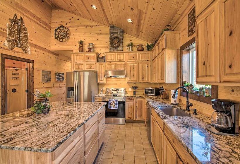 Centerville Cabin Rental: 68 Mi To Nashville!