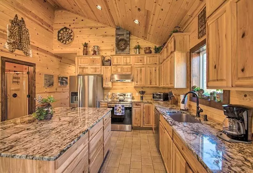 Centerville Cabin Rental: 68 Mi To Nashville!