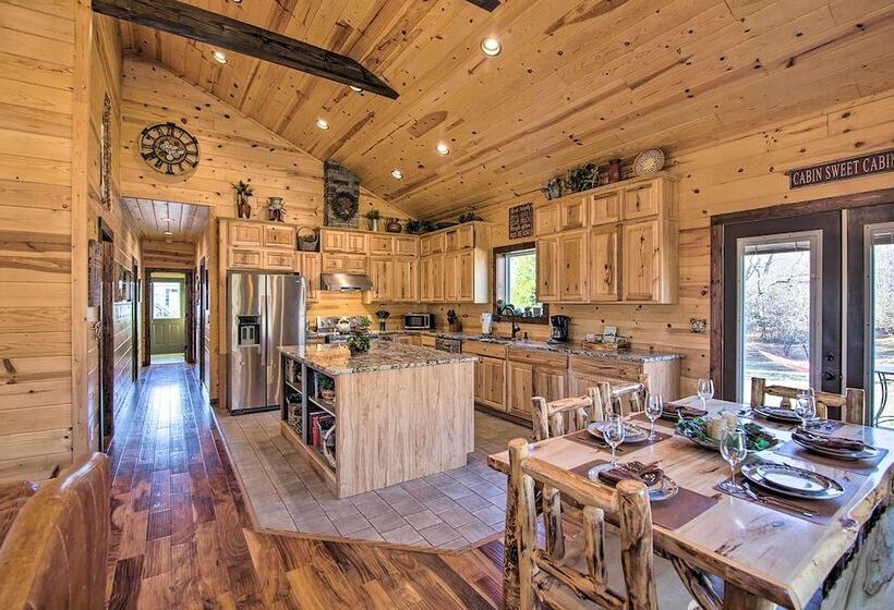 Centerville Cabin Rental: 68 Mi To Nashville!