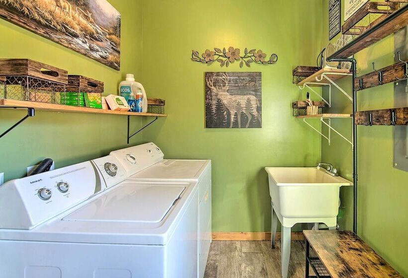 Centerville Cabin Rental: 68 Mi To Nashville!