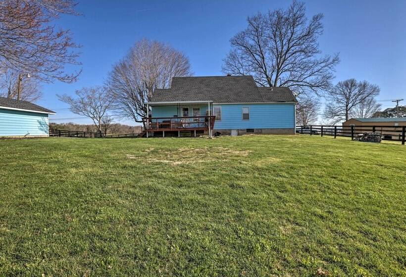 Charming East Bernstadt Retreat < 6 Acre Farm!