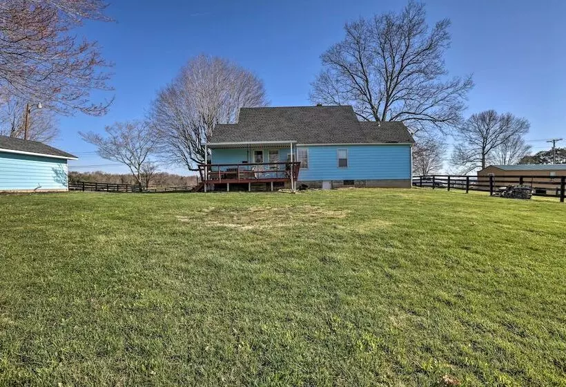 Charming East Bernstadt Retreat < 6 Acre Farm!