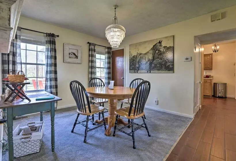 Charming East Bernstadt Retreat < 6 Acre Farm!