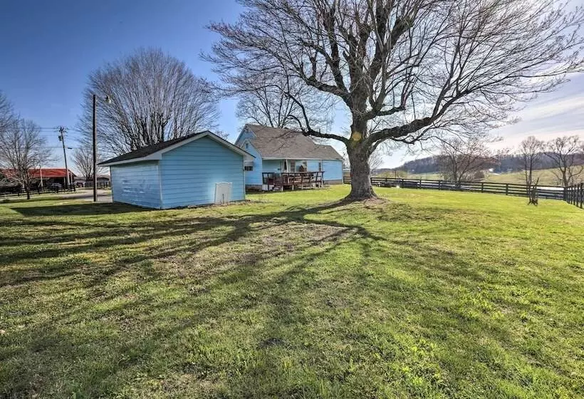 Charming East Bernstadt Retreat < 6 Acre Farm!