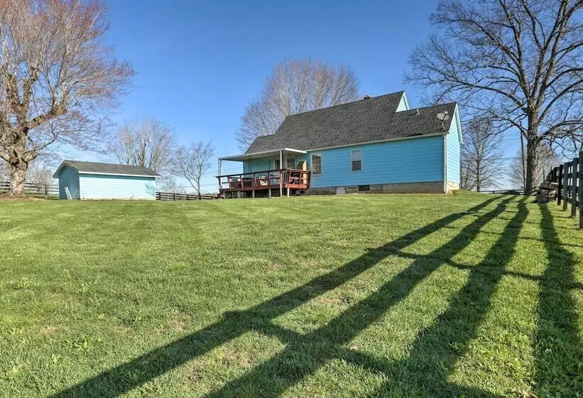 Charming East Bernstadt Retreat < 6 Acre Farm!
