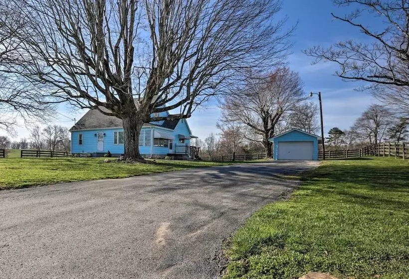 Charming East Bernstadt Retreat < 6 Acre Farm!