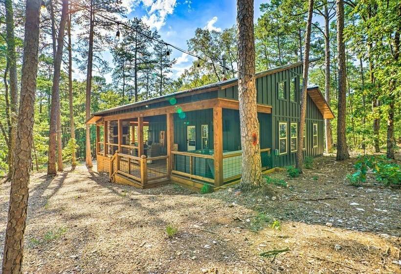 Chic Broken Bow Cabin With Hot Tub & Gas Grill!