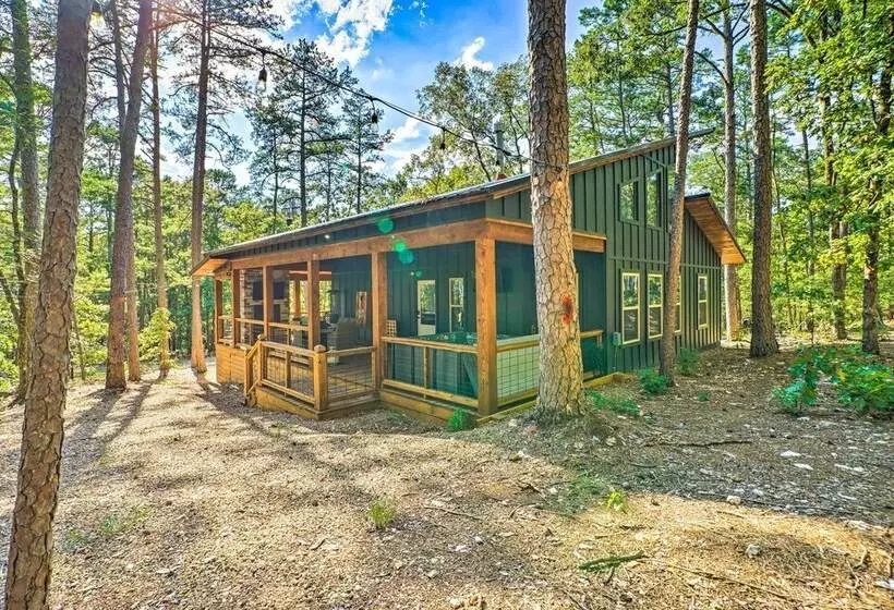 Chic Broken Bow Cabin With Hot Tub & Gas Grill!