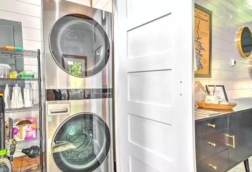 Chic Broken Bow Cabin With Hot Tub & Gas Grill!