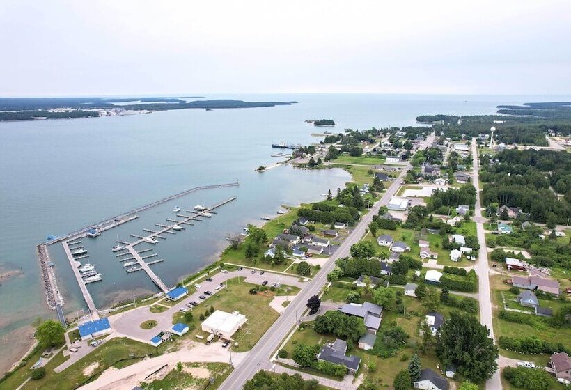 Colorful Lake Huron Home: Near Ferry & Beach!