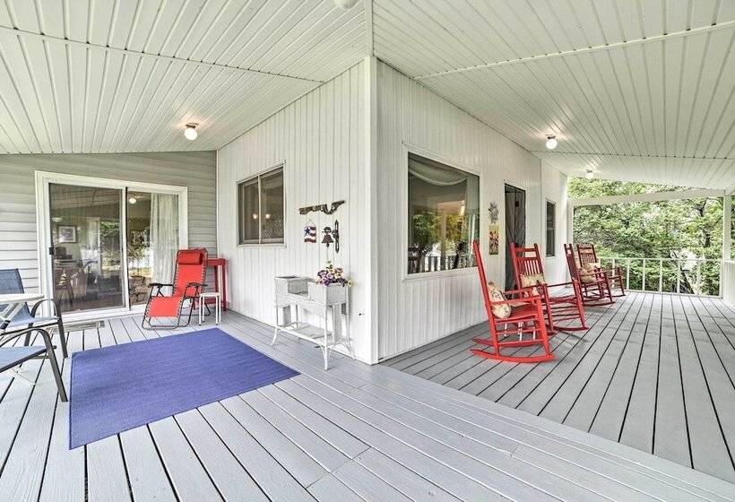 Colorful Lake Huron Home: Near Ferry & Beach!