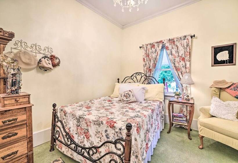 Colorful Lake Huron Home: Near Ferry & Beach!