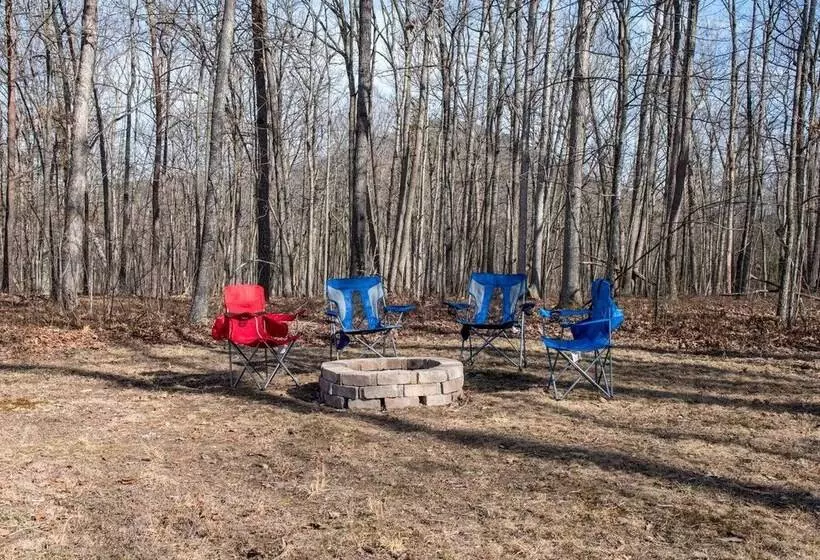 Cozy Log Home: Centrally Located & Pet Friendly!