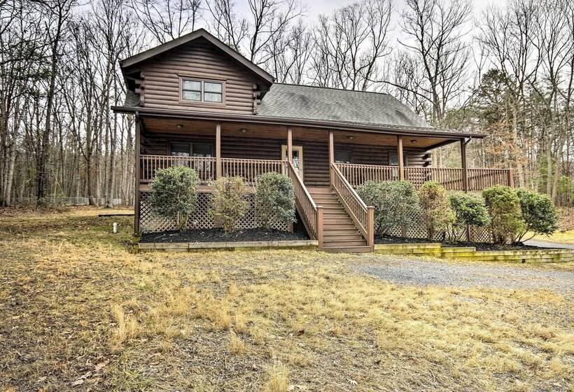 Cozy Log Home: Centrally Located & Pet Friendly!