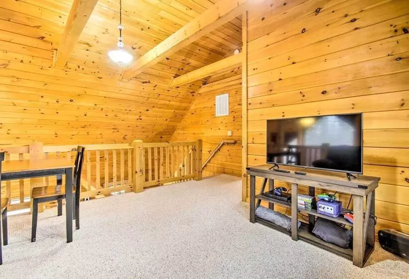 Cozy Log Home: Centrally Located & Pet Friendly!