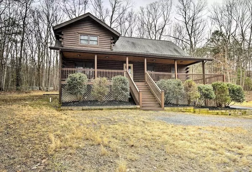 Cozy Log Home: Centrally Located & Pet Friendly!