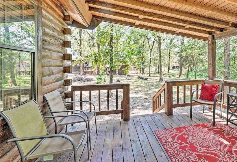Cozy Broken Bow Cabin W/ Hot Tub & 2 Porches!