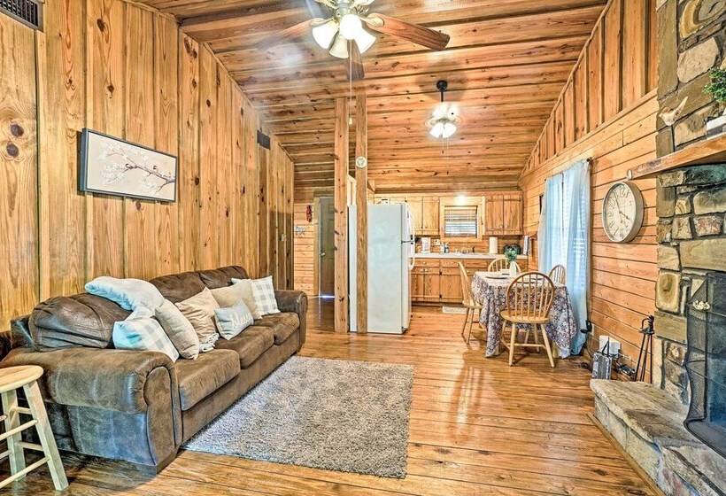 Cozy Broken Bow Cabin W/ Hot Tub & 2 Porches!