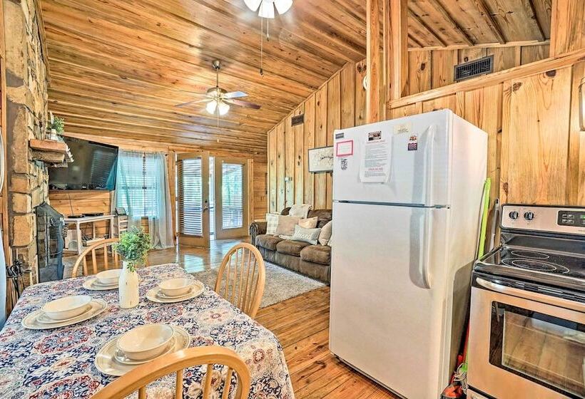 Cozy Broken Bow Cabin W/ Hot Tub & 2 Porches!