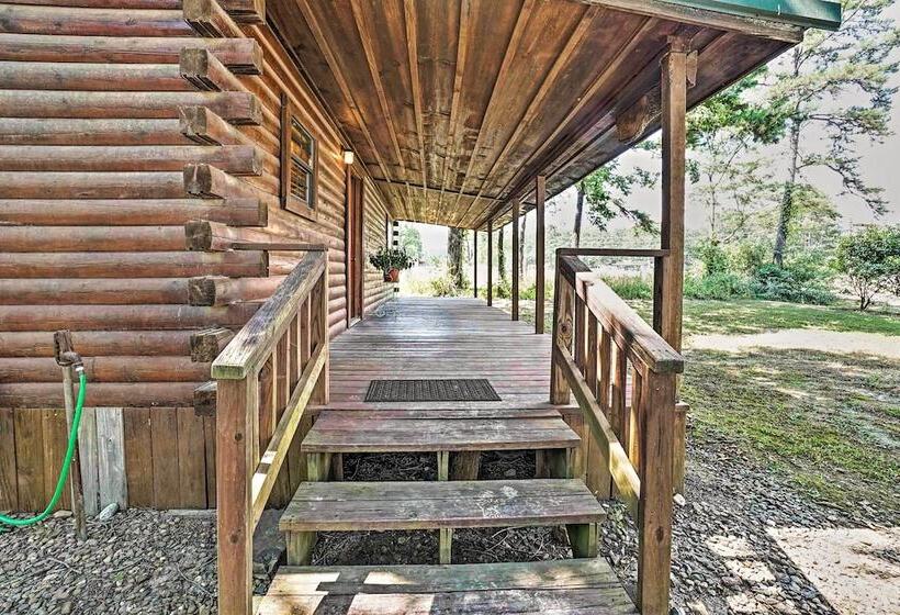 Cozy Broken Bow Cabin W/ Hot Tub & 2 Porches!