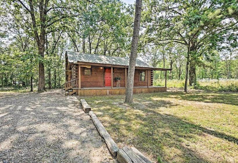 Cozy Broken Bow Cabin W/ Hot Tub & 2 Porches!