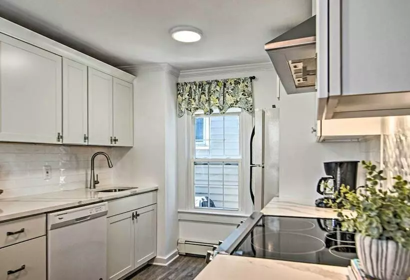 Cozy Ocean Grove Beach Retreat: Walk To The Coast!