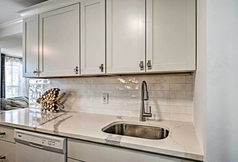 Cozy Ocean Grove Beach Retreat: Walk To The Coast!