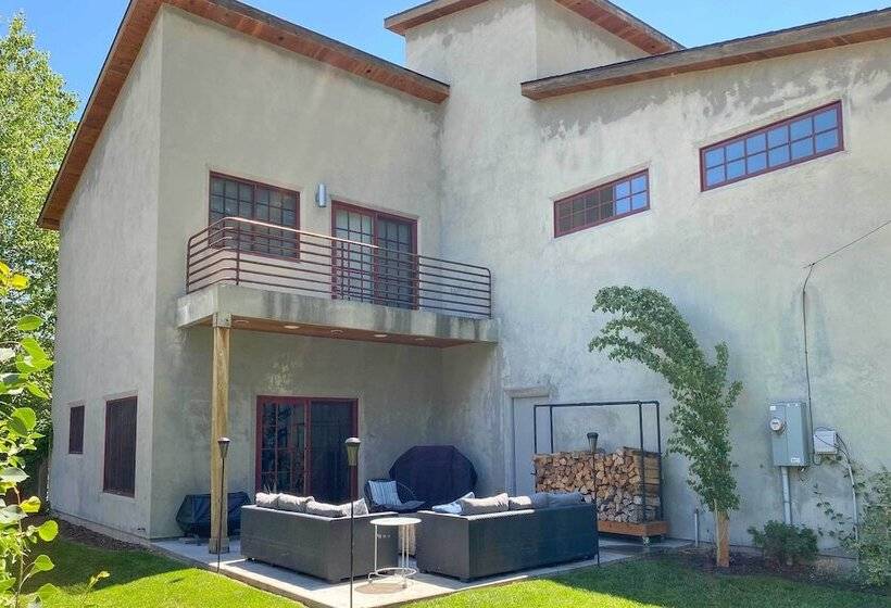 Custom Home < 2 Mi To Downtown Boise