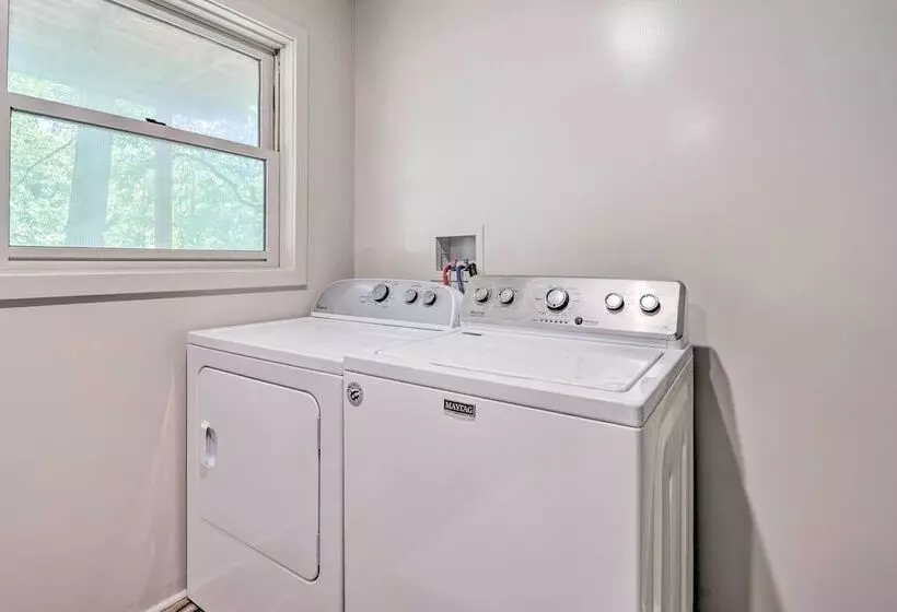 Dog Friendly Bella Vista Home W/ Grill + Deck