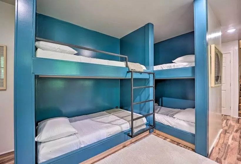 Dog Friendly Bella Vista Home W/ Grill + Deck