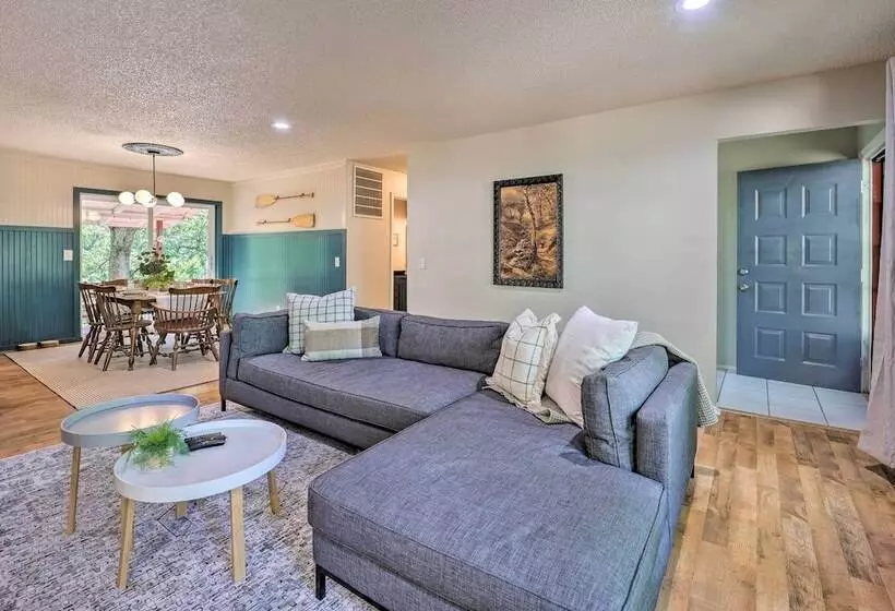 Dog Friendly Bella Vista Home W/ Grill + Deck