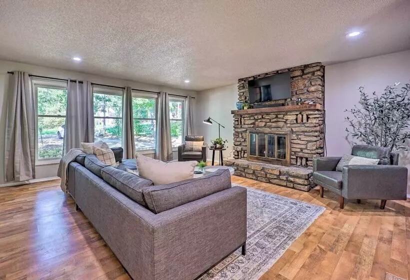 Dog Friendly Bella Vista Home W/ Grill + Deck