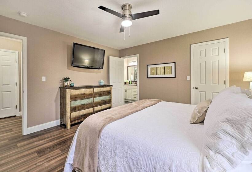 Gorgeous Bentonville Vacation Rental!