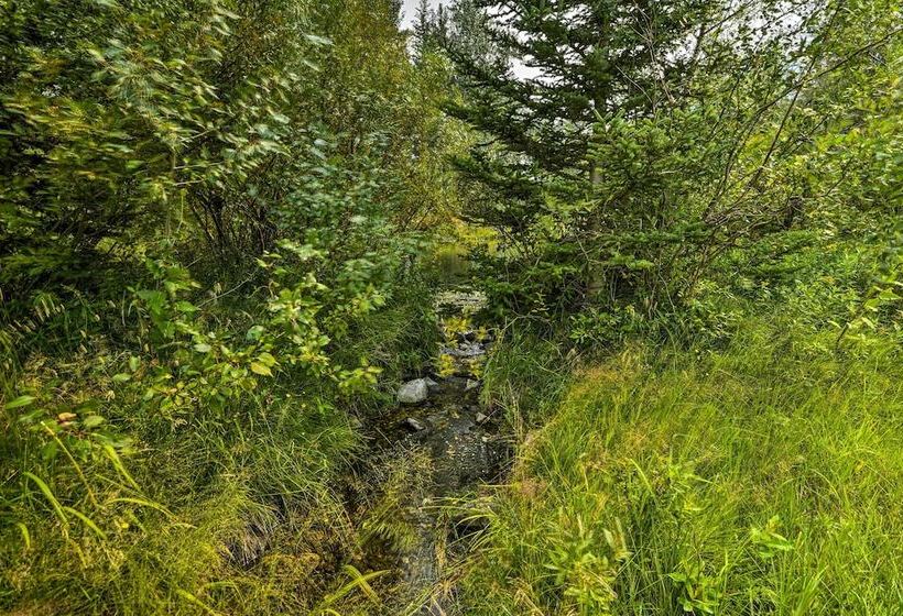 Grand Slam Ranch: Hike & Fly Fish On Site!